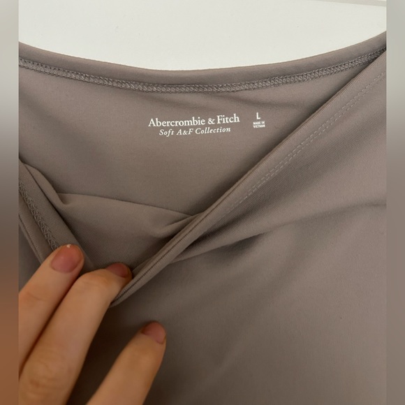 Abercrombie Short-Sleeve Seamless Boatneck Bodysuit - Picture 2 of 3